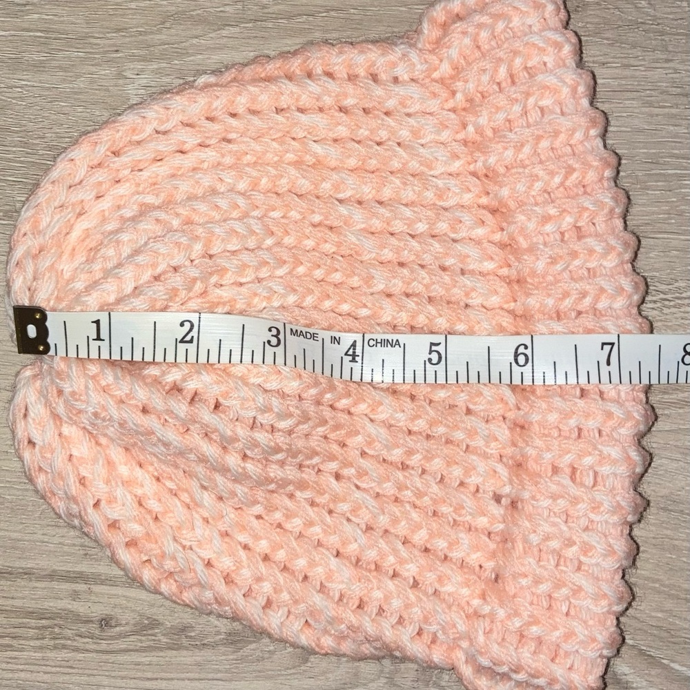 Handmade cozy knit beanie in peach & white for adults - Picture 5 of 5
